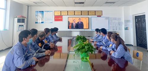 向抗疫英雄致敬！宜化集團(tuán)組織收看全國(guó)抗擊新冠肺炎疫情表彰大會(huì)(圖5)