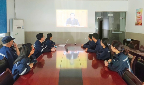 向抗疫英雄致敬！宜化集團(tuán)組織收看全國(guó)抗擊新冠肺炎疫情表彰大會(huì)(圖7)