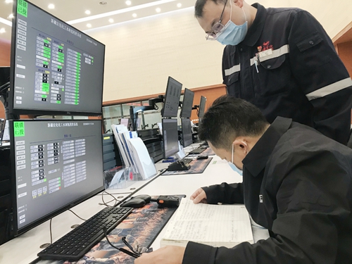 王大真到新疆宜化、新疆宜化礦業(yè)走訪慰問干部職工(圖1)