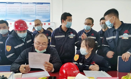 新疆宜化氯堿分廠氯乙烯三班、合成二班榮獲準東開發(fā)區(qū)安全標準化示范班組稱號(圖3)