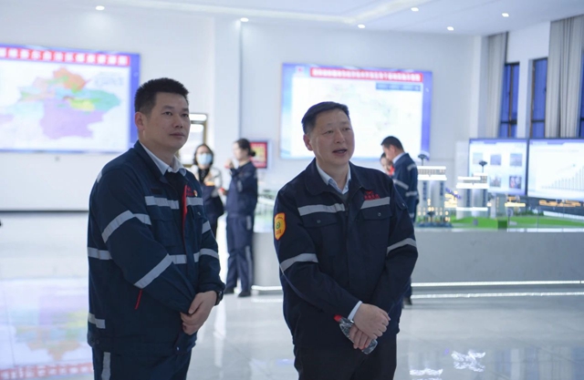 黃智華、王大真一行到新疆宜化和新疆宜化礦業(yè)現(xiàn)場調(diào)研(圖3)