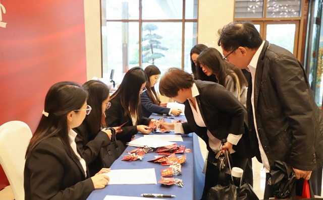 肩負(fù)重托共謀發(fā)展！集團(tuán)七屆二次職代會(huì)代表報(bào)到并參觀田家河新項(xiàng)目(圖1)