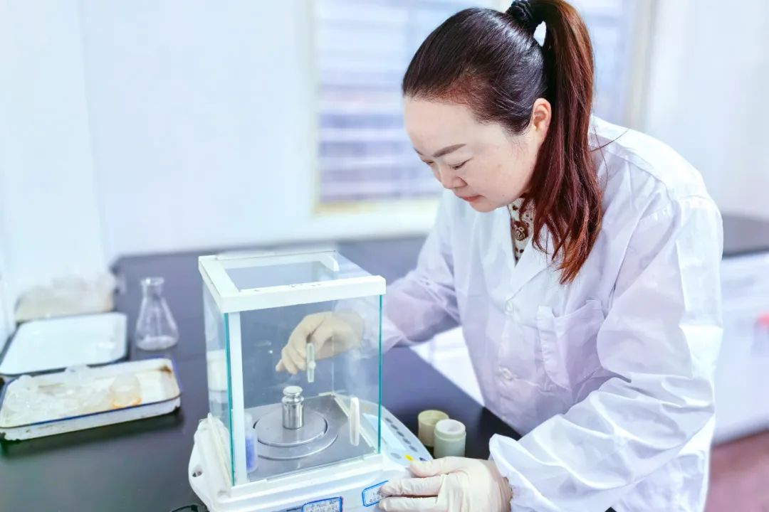 【宜化榜樣】股份公司黃冬燕：立足分析崗位，爭(zhēng)當(dāng)技術(shù)能手(圖3)