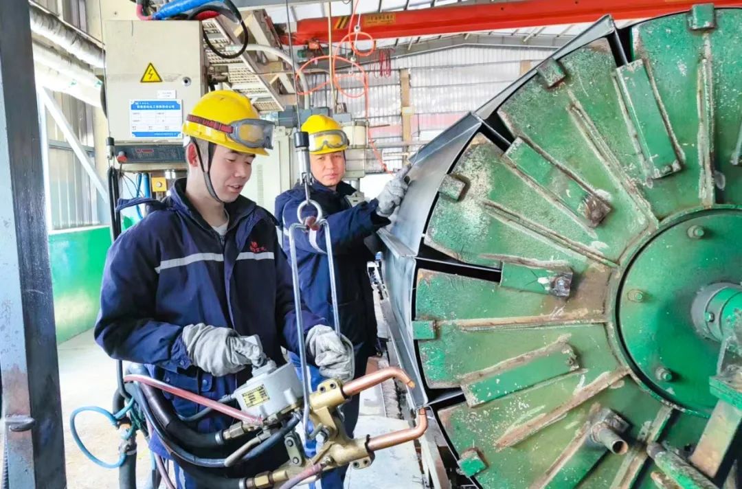 青海宜化電石分廠電極殼班：加強(qiáng)標(biāo)準(zhǔn)化建設(shè)，保障電石爐長周期穩(wěn)定運(yùn)行(圖4)
