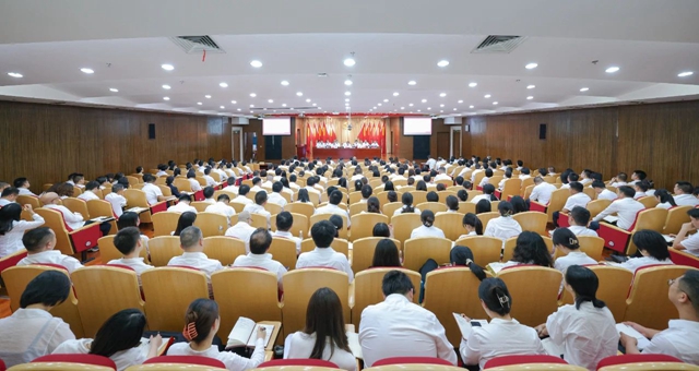 宜化集團召開上半年生產(chǎn)經(jīng)營分析總結大會