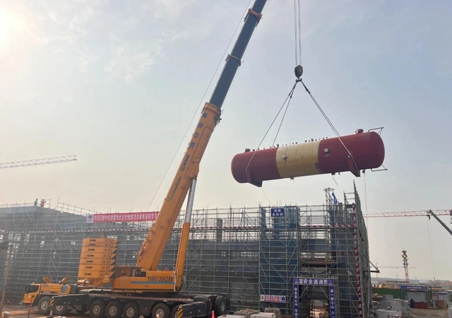 首臺(tái)大型設(shè)備“落戶”，氯堿新能源項(xiàng)目吹響工程設(shè)備安裝新號(hào)角！