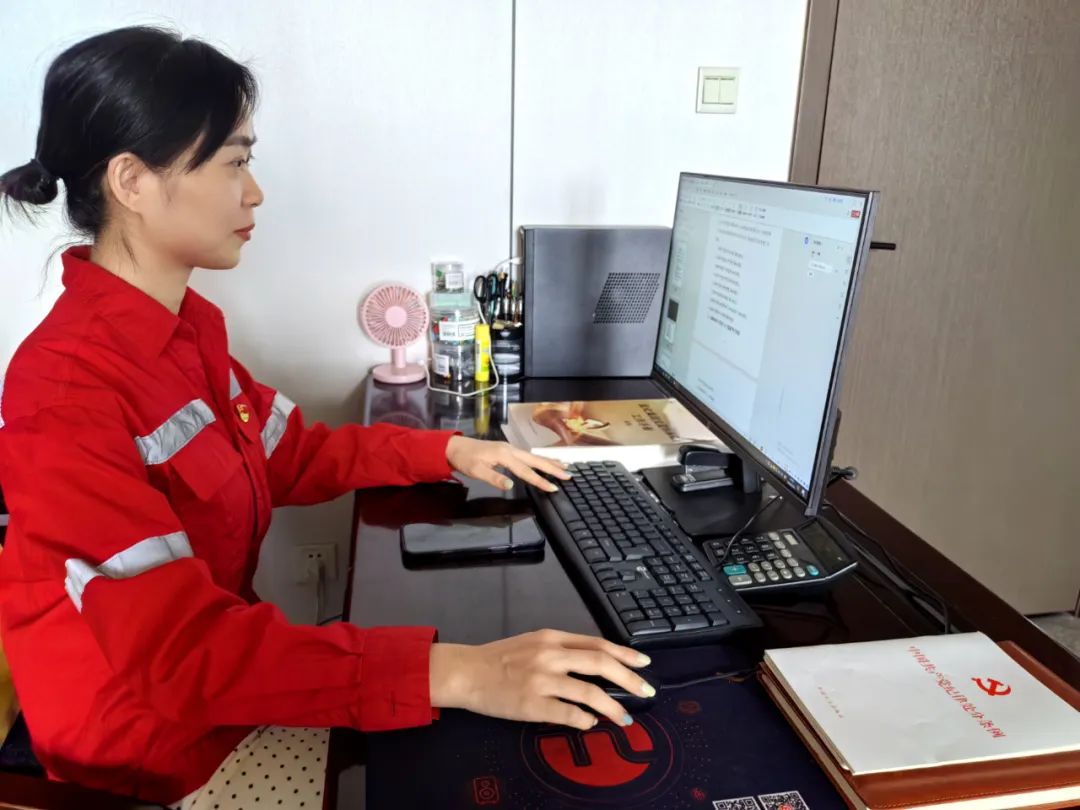 【宜化榜樣】化機(jī)公司李丹：提升素質(zhì)強(qiáng)技能，勇于奉獻(xiàn)顯擔(dān)當(dāng)(圖2)