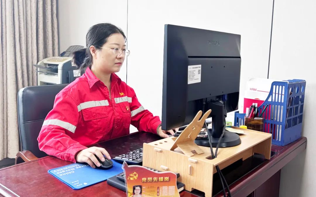 【宜化榜樣】化機(jī)公司牛艷嬌：恪盡職守勇?lián)?dāng)，廉潔自律揚(yáng)清風(fēng)(圖3)