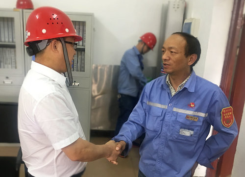 王大真到宜都園區(qū)、股份公司看望慰問基層黨員