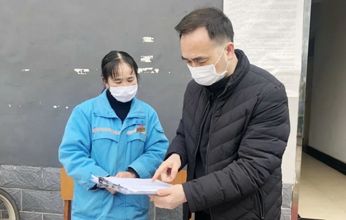 周金平先后到楚星公司、松滋肥業(yè)、實(shí)訓(xùn)基地和股份公司檢查疫情防控工作