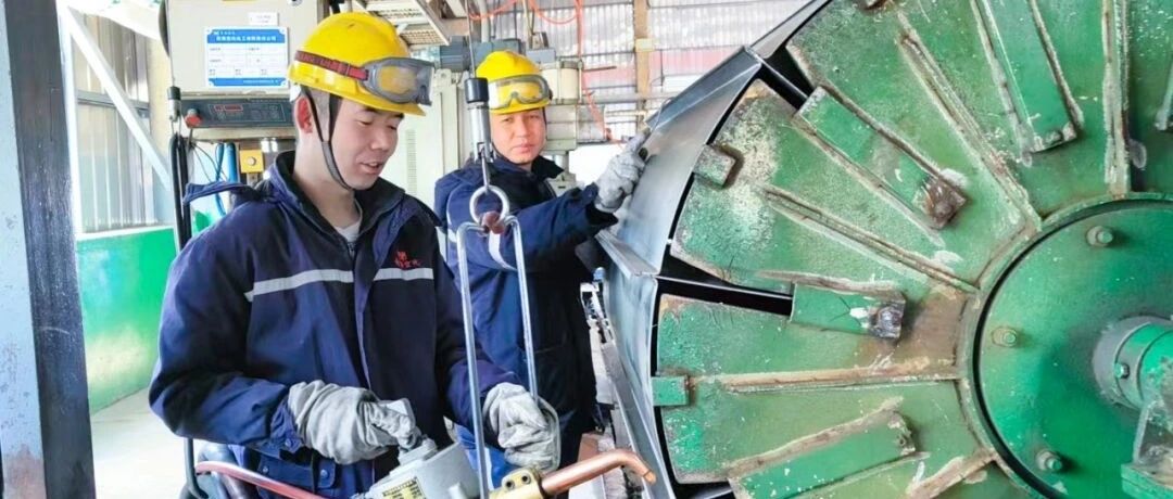 青海宜化電石分廠電極殼班：加強標(biāo)準(zhǔn)化建設(shè)，保障電石爐長周期穩(wěn)定運行